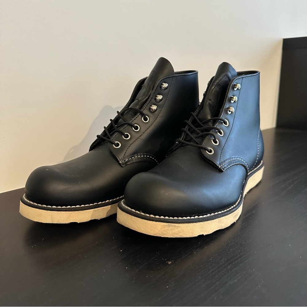 *NEW AND DISCONTINUED* Red Wing 8165, Lace Up Black Leather Boots, Size: 8.5 M